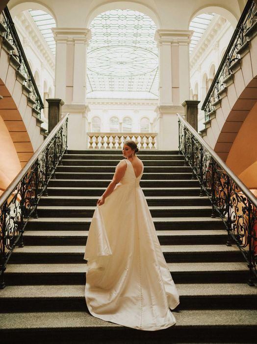 Gładka suknia ślubna plus size