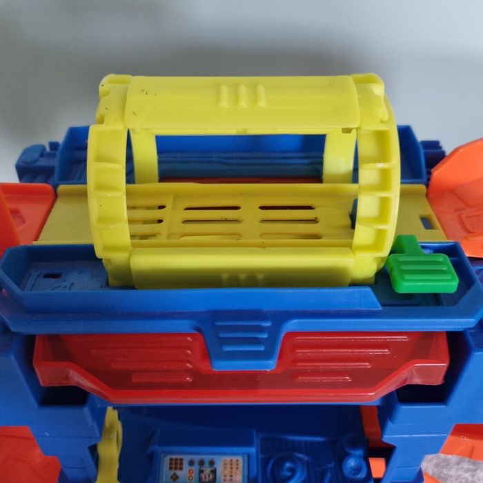 Hot Wheels Myjnia samochodowa + autko zmieniające kolor