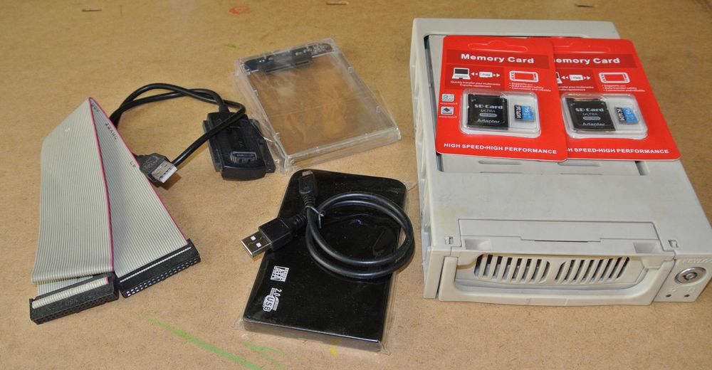 Dysk HDD 3,5" 2,5" ATA SATA adaptery pamięci taśmy kieszeń SSD M2 NVMe