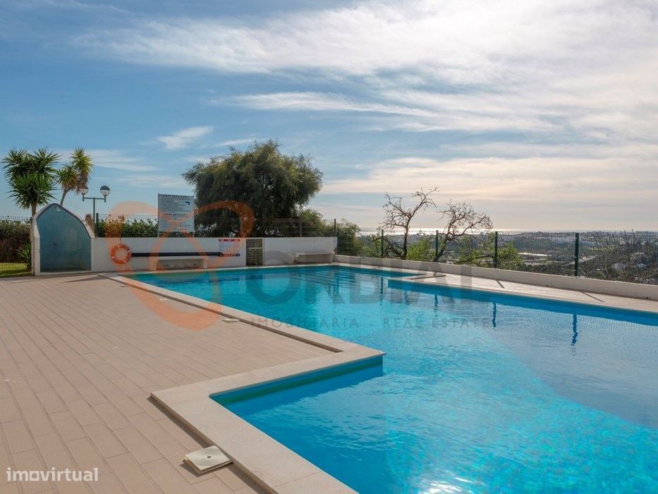Apartamento T3 duplex para venda em Albufeira com piscina
