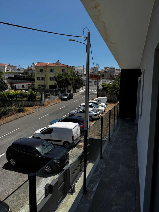 Quarto com Varanda T3– Loures (Bairro da Vitória) - Perto Hospital Beatriz Ângelo