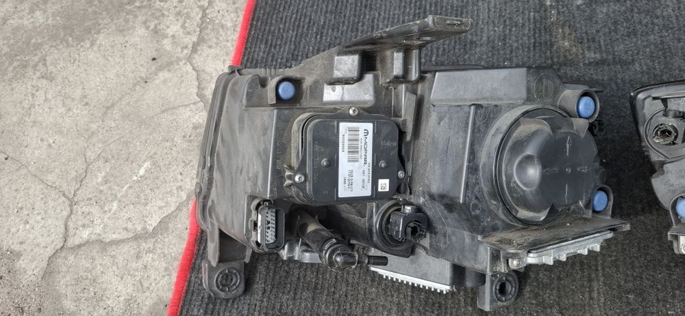 Lampa przod  Grand cherokee WK2  BI -Xenon skrętny 55112912AB 68111035AG