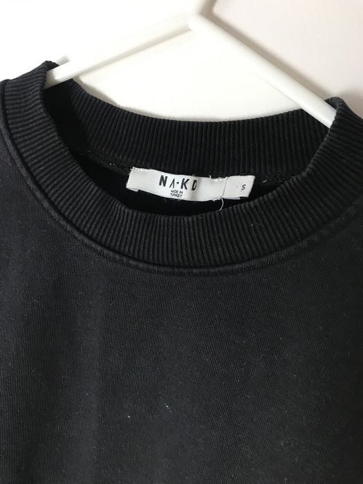 Czarna bawełniana bluza NA-KD, klasyk szafa kapsułowa