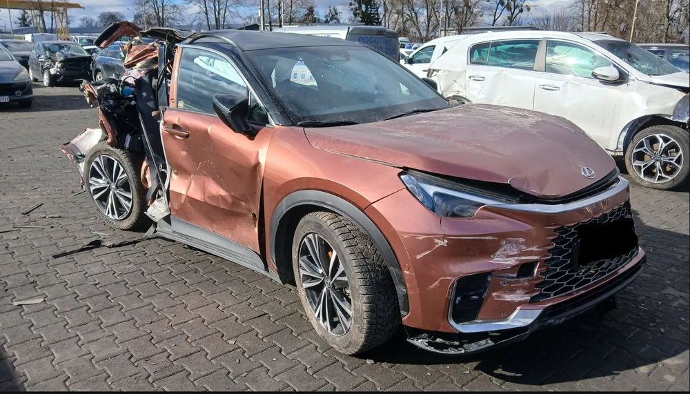 Lexus LBX salon 2025 uszkodzony na chodzie 4x4 Hybryda