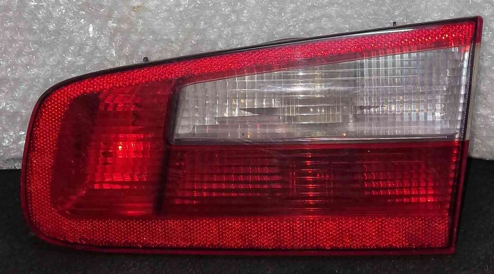 Farolim da Mala Direito 8200002476 - RENAULT LAGUNA II