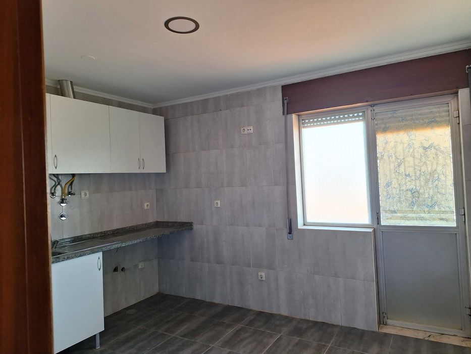 Apartamento T3 perto Centro Comercial Ubbo