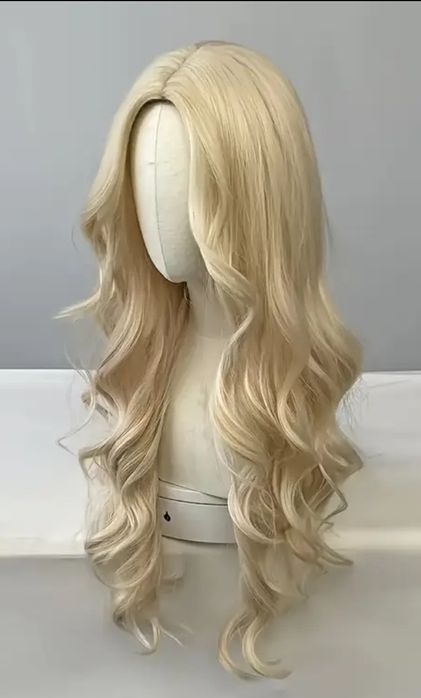 Piękna peruka szampan 65 cm