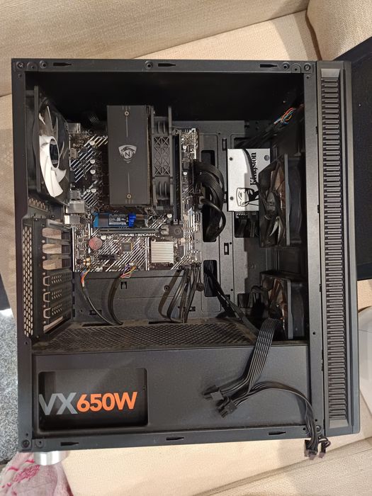 Caixa de pc com disco rigido fonte e ventoinhas