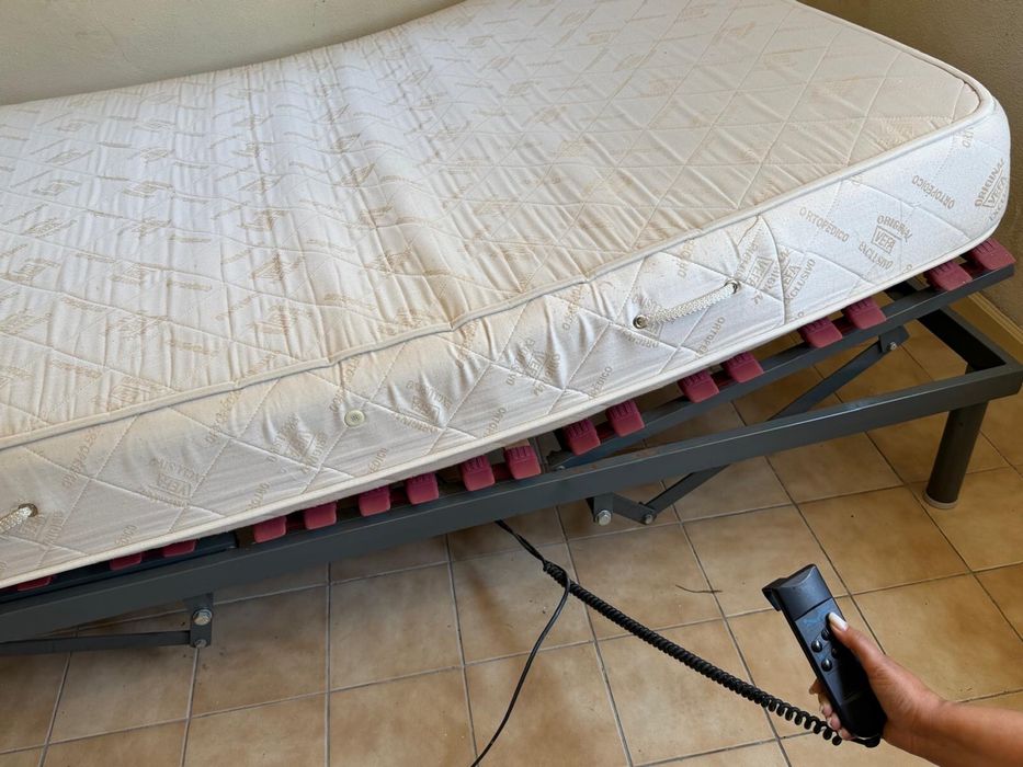 Cama elétrica articulada