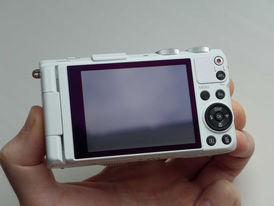 Samsung EX2F / Премиум компакт/ Селфи экран