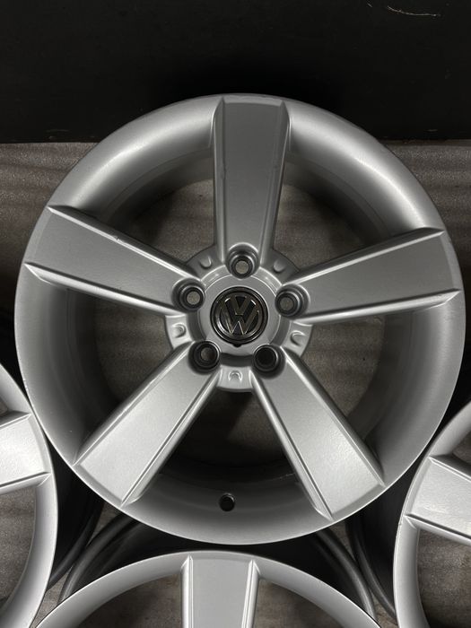Диски R17 5x112 Et54 7J. Volkswagen Golf Jetta Skoda Octavia A5 A7