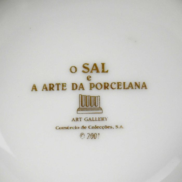 Saleiro redondo em porcelana decoração em azul rebordo a ouro