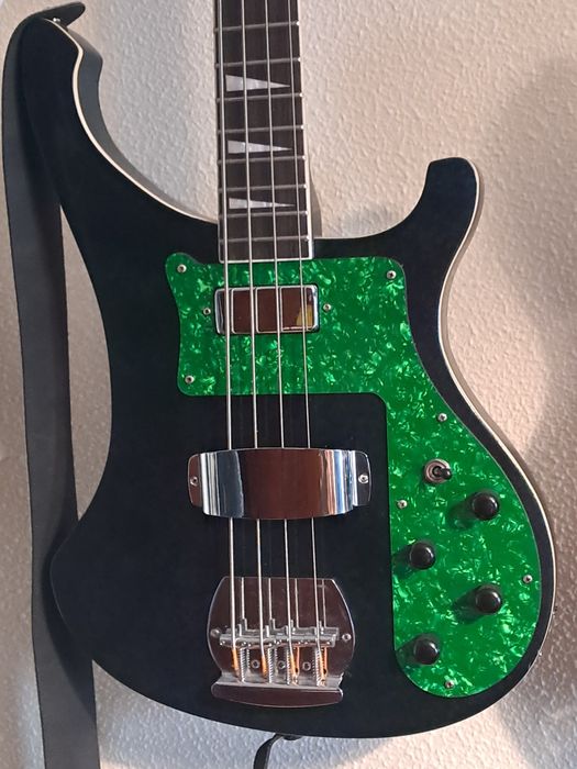 Baixo elétrico customizado