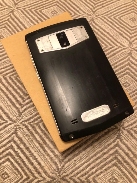 Unihertz Titan smartfon z fizyczną klawiaturą QWERTY