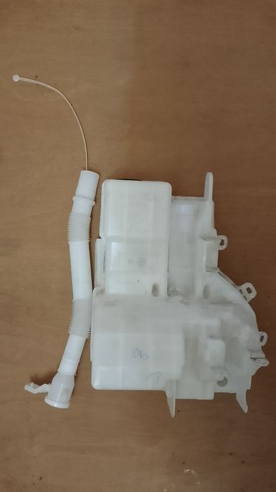 Бачок омивача Mitsudichi L 200