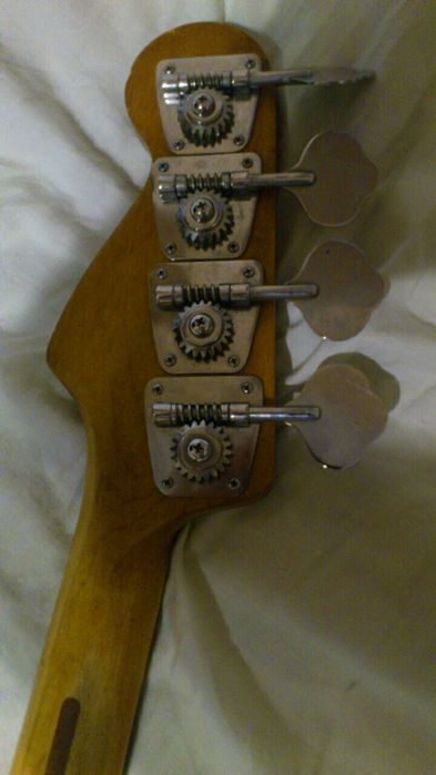 Електрогітара Fender precision bass