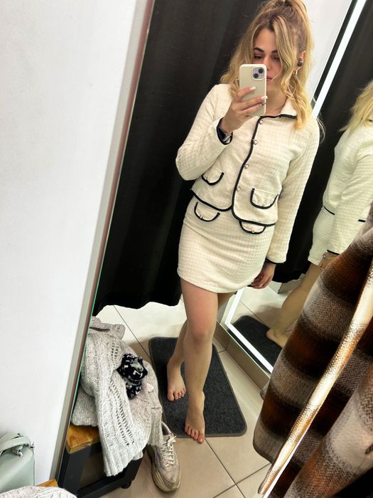 Твідовий костюм в стилі Chanel