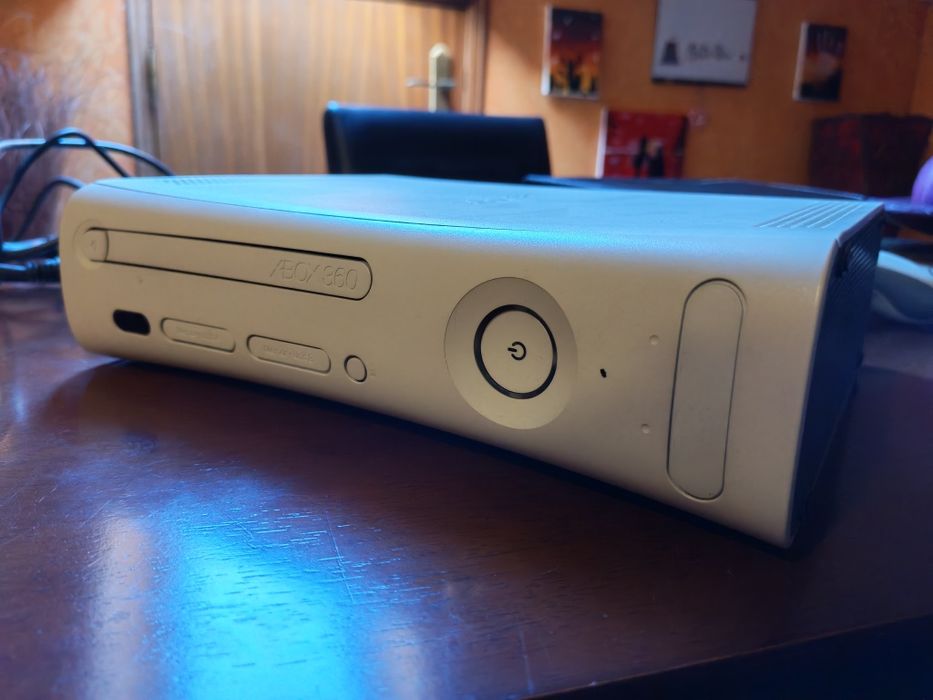 XBOX 360 com 2 comandos