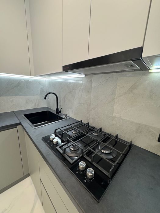 Продам котедж з ремонтом в районі Щасливе!