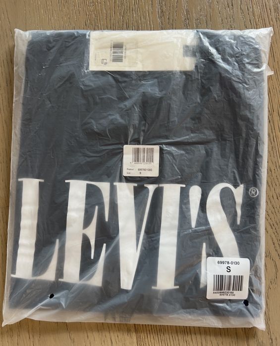 Нова футболка Levis relaxed graphic tee розмір S