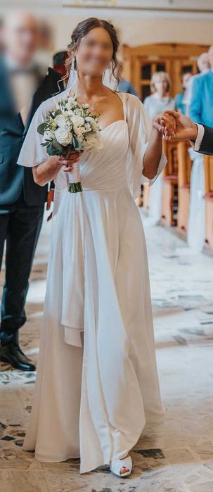 Elegancka, klasyczna suknia ślubna
