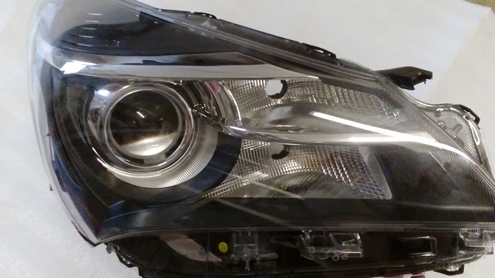 Toyota Yaris III FL Hybrid 2014–2017 – grill + reflektor lewy i prawy