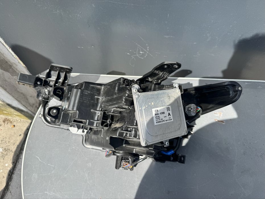 Mazda 3 BP 19-24 full led 8pin B9J8-67890