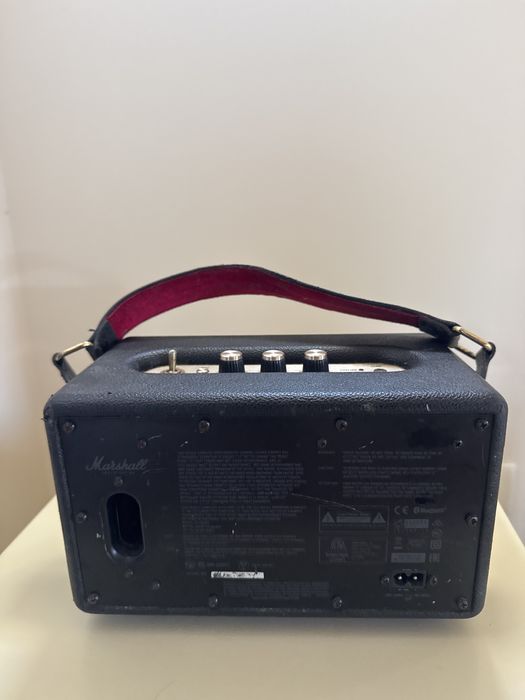 Coluna Bluetooth Marshall Kilburn – Portátil e Potente