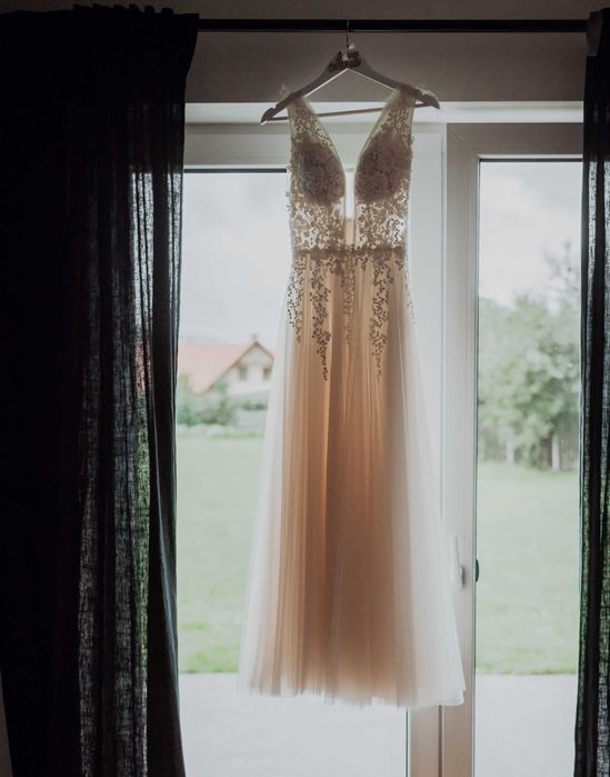 Suknia ślubna w rozmiarze 36/S