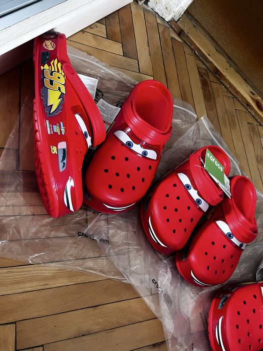 Крокси crocs mcqueen