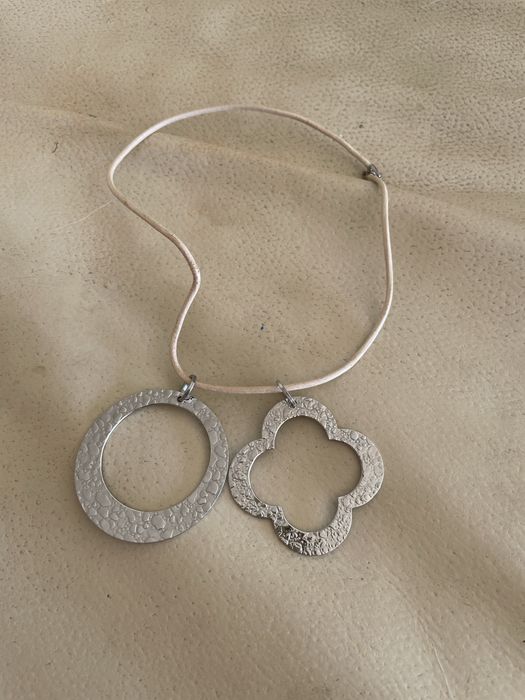 Colares e pulseiras Stone em couro e aço inoxidável