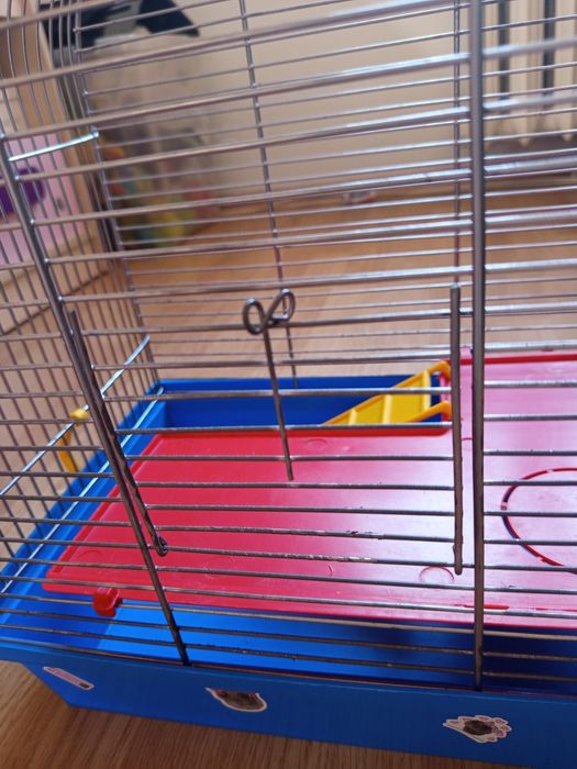 Sprzedam klatkę widoczną na zdjęciu dla ptaków lub  chomika