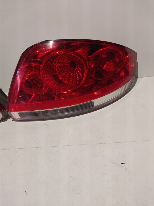 Fiat linea lampa tylna tył prawa lewa wkład lampy żarówek