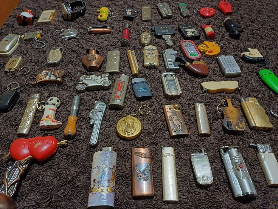 Coleção de isqueiros (60 isqueiros)