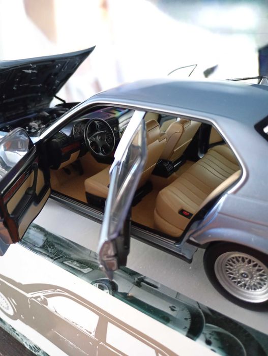 Model BMW E32 730i Minichamps 1:18 nowy w pudełku.