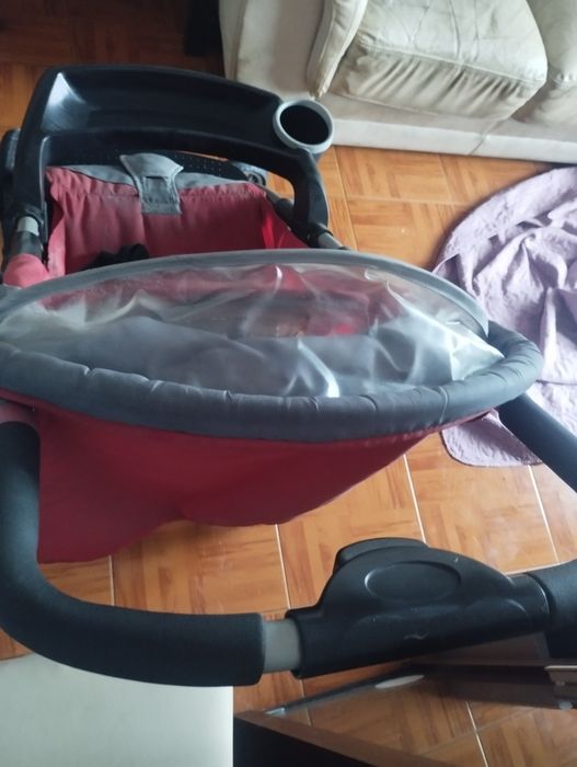 Carrinho de bebê em bom estado