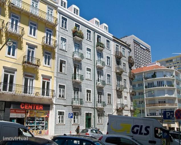Apartamento Com Terraço Nas Avenidas Novas Para Remodelação