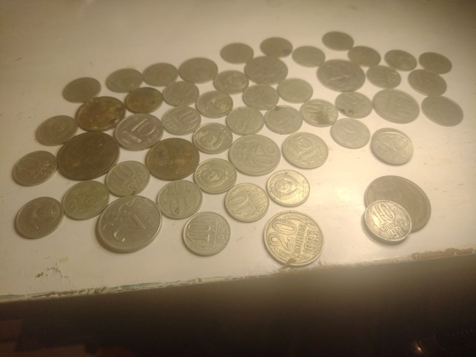 Продаю старі монети ціна за одну монету всього їх 52