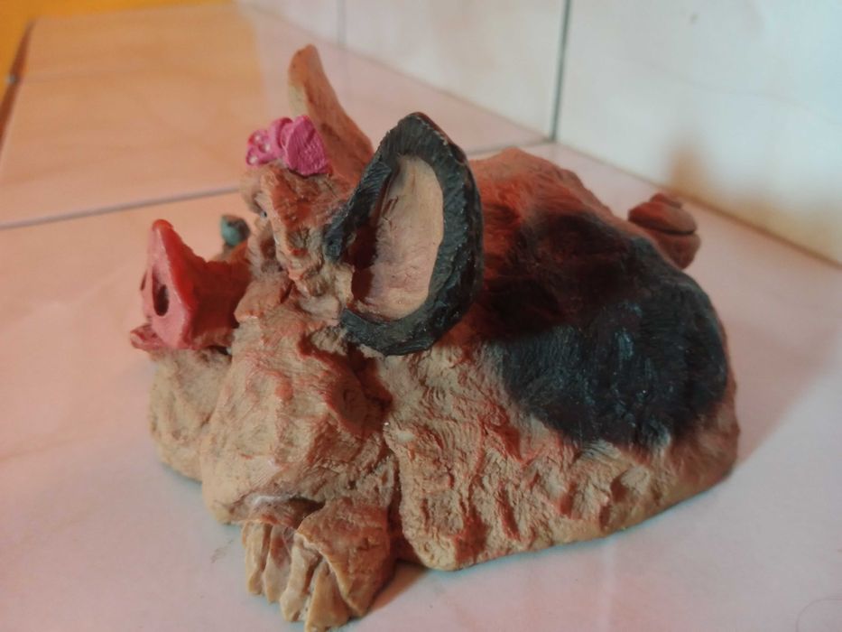 art figurka świnka