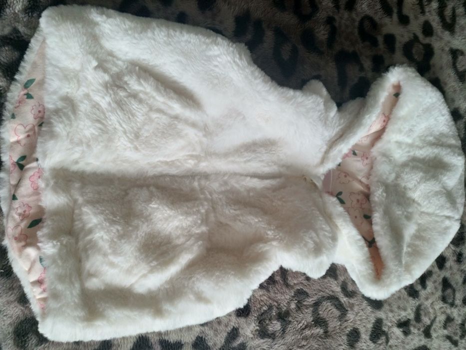 Białe bolerko, bezrękawnik, futerko do chrztu