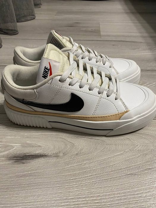 Кросівки жіночі Nike court legacy