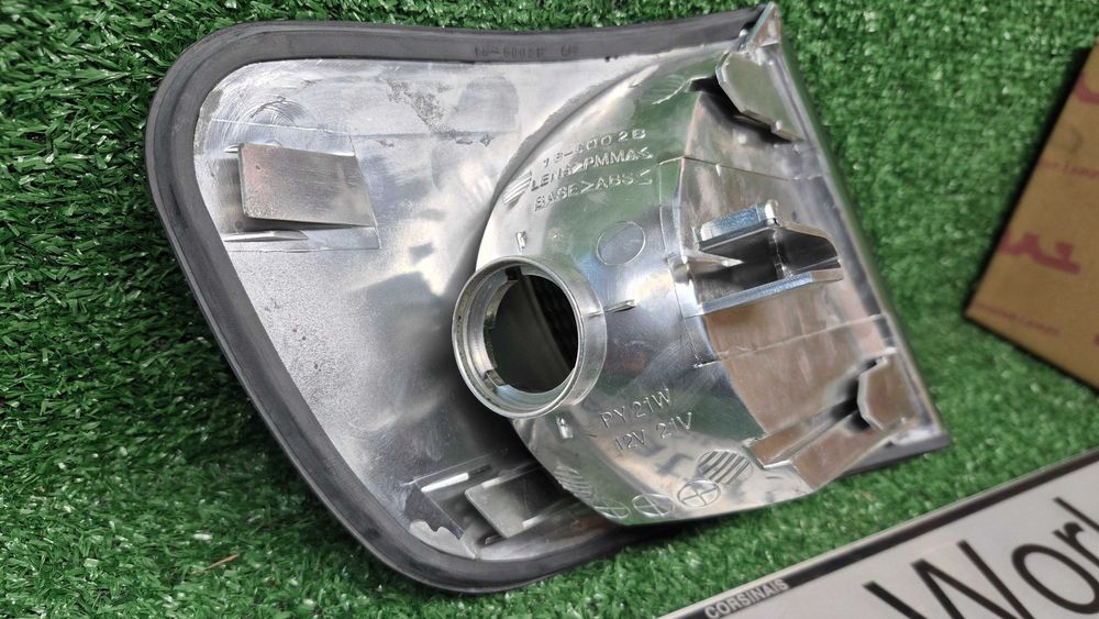 Pisca Farolim Frente Esquerdo Branco TYC Audi A6 C4 1994 a 1998 Ref. 4A0953049D - Novo