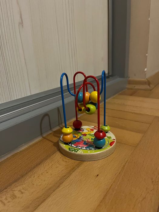 Zabawka z koralikami do ćwiczenia dłoni