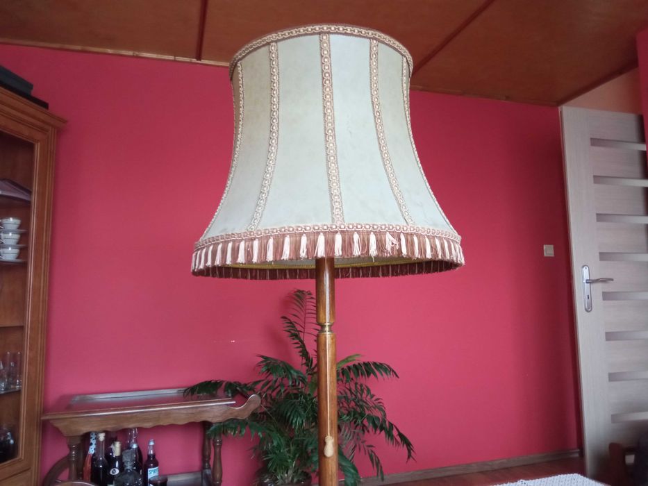 sprzedam meble ;barek ,gazetnik oraz lampę stojącą