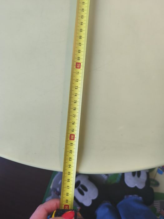 Mesa e cadeira de criança usada