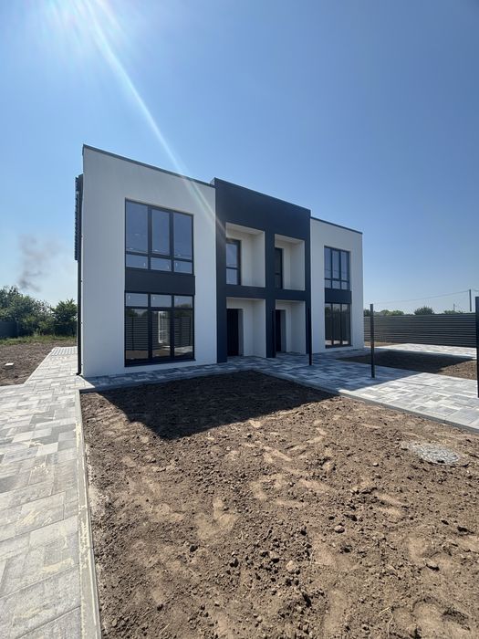 Продаж ДУПЛЕКС з великою земельною ділянкою