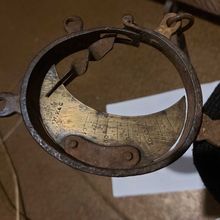 Весы 18 века заморские, необычной конструкции.