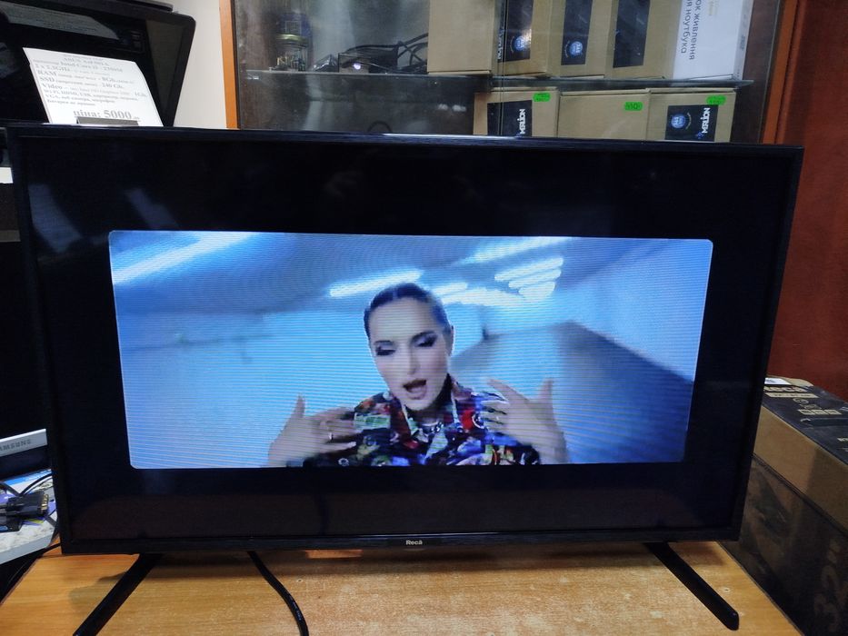 Б.в.телевізор 32" з коробкою