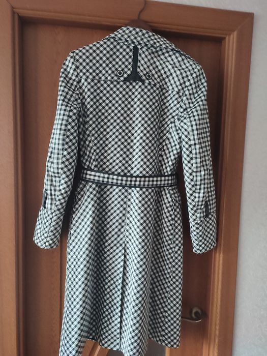 Продаю  плащ.классмка.  44раз. Цена 200гр .