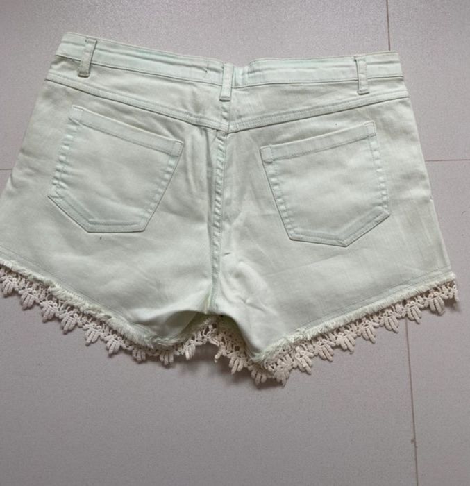 Calções curtos verde claro